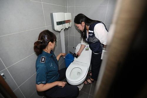 丹东女厕爆料新闻视频播放,真相与争议交织 第1张 丹东女厕爆料新闻视频播放,真相与争议交织 第1张